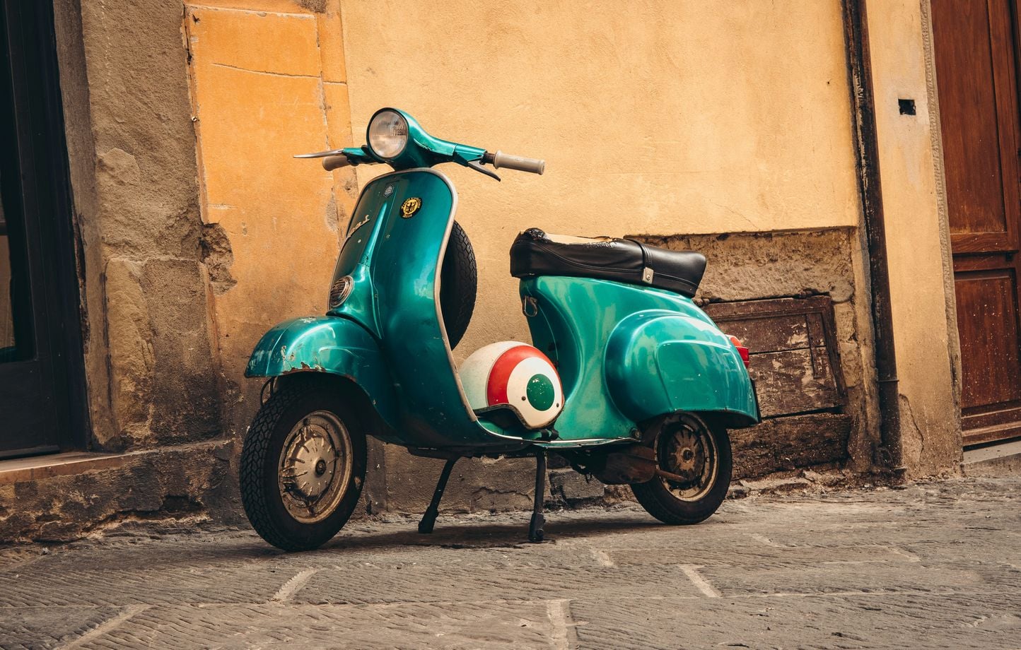 Vespa, cafetera Bialetti o silla Kartell… Estos objetos cotidianos que se han convertido en emblemas de Italia Vespa, cafetera Bialetti o silla Kartell… Estos objetos cotidianos que se han convertido en emblemas de Italia